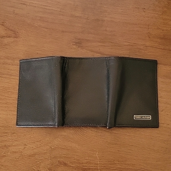 Tommy Hilfiger tri-fold wallet - Picture 4 of 4